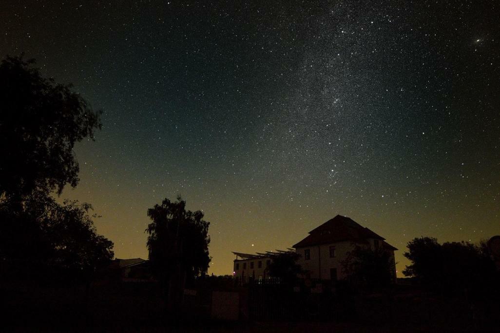 Отель Jeleni Farma Jecmeniste Vrbovec Экстерьер фото